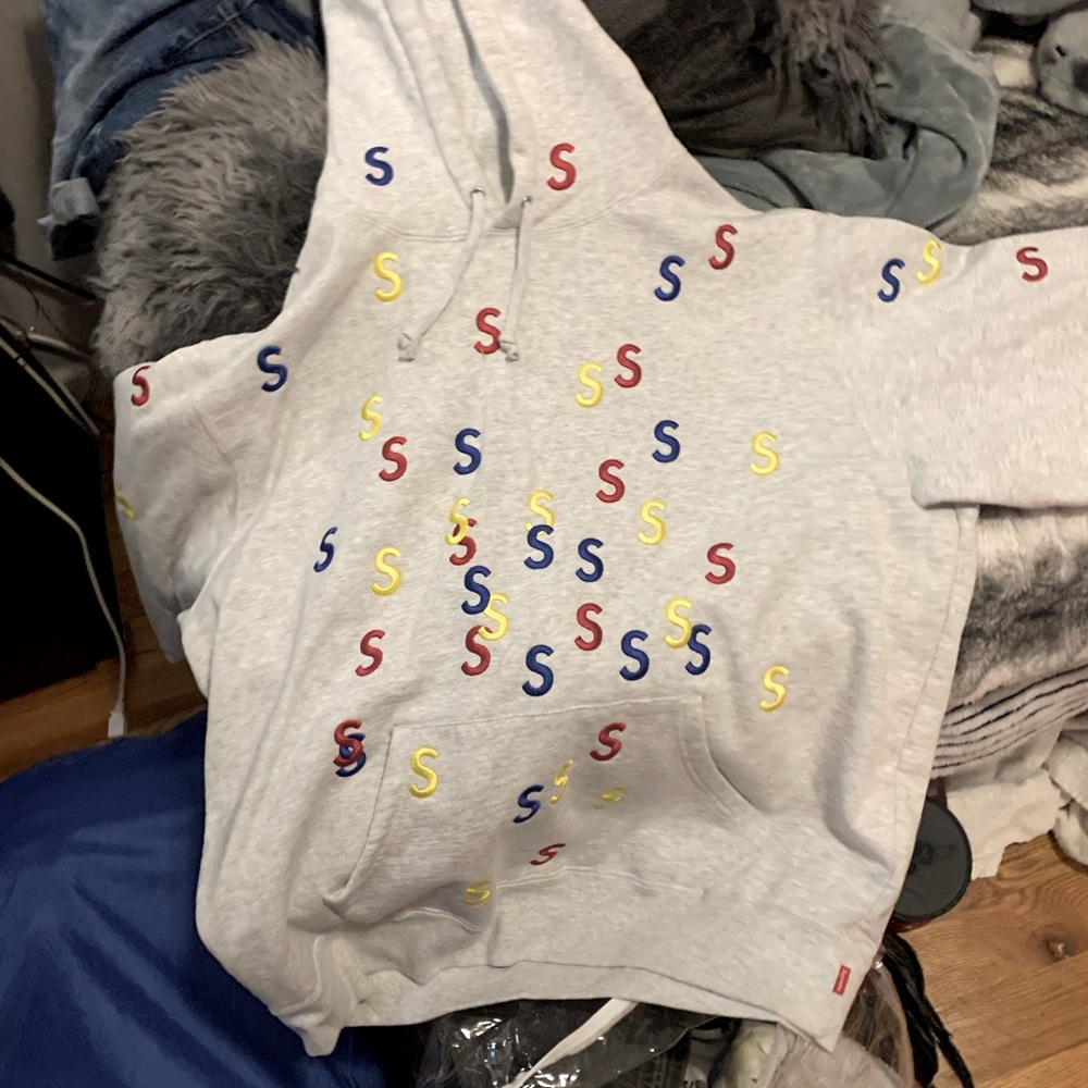 Supreme sweater. Never been worn. Ash grey. Medium.